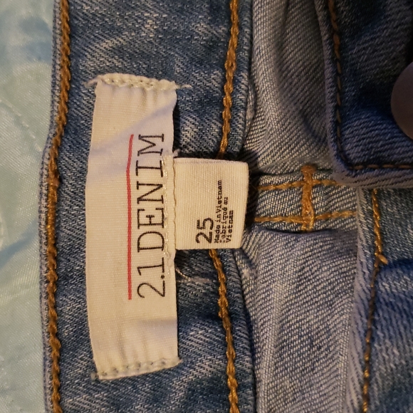 ๐2 for $15๐ Forever 21 Denim shorts - Picture 2 of 3